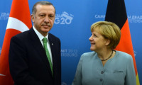 Merkel'den Erdoğan'a Almanya daveti
