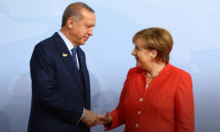 Erdoğan, Merkel ile bir araya geldi