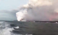 Hawaii'de yanardağdan çıkan lavlar tur teknesine sıçradı