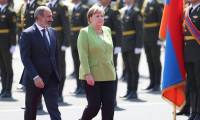 Merkel Ermenistan'a gitti 'soykırım' demedi