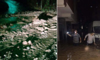Trabzon'da sel ve heyelanda yollar kapandı