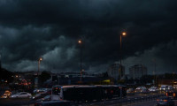 İstanbul'da ürküten görüntü! Şehri çevreledi