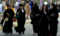 Suudi Arabistan'da kadınlara yardımcı pilotluk yolu açıldı