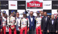 Cumhurbaşkanı Erdoğan rallicilere ödüllerini  verdi