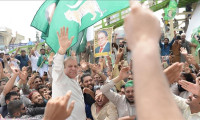 Pakistan eski başbakanına şartlı tahliye