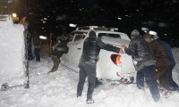 Yüksekova'da karda mahsur kalan 40 kişi kurtarıldı