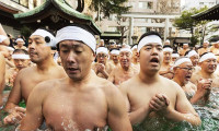 Japonların buzlu suda kış ortası banyosu