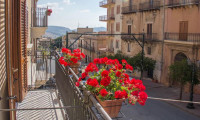 Sicilya'da 1 euroya satılık ev