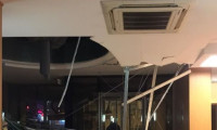 İzmit'te otelin resepsiyonundaki asma tavan çöktü