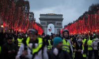 Fransa'da izinsiz gösteriler ve şiddet olayları cezalandırılacak