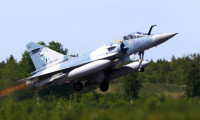 Fransız savaş uçağı radarda kayboldu