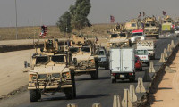 Suriyeli Kürtler Irak'a giden ABD konvoyunu taşladı