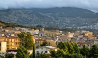İtalya'da bir kasaba daha 1 euroya ev satıyor