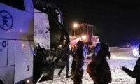Karlı yolda feci kaza: Muavin kurtarılamadı