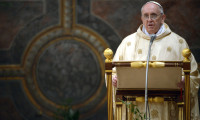 Papa Francis, cinsel istismar davalarındaki 'papalık sırrı' uygulamasını kaldırdı