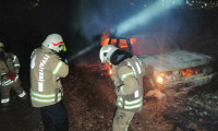 İstanbul'da ormanlık alanda araç yangını!