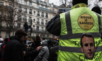 Fransa’da grev gerilimi: Cumartesi öpücüğe boğacağız