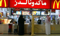 Suudi Arabistan'da kadınlar restoranlara erkeklerle aynı kapıdan girebilecek
