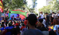 Maduro'nun genç destekçilerinden yürüyüş