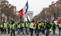 Macron'dan sarı yeleklilere karşı referandum hamlesi