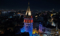 İstanbul'un simgeleri mavi-turuncuya büründü