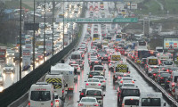 İstanbul'da yağmurla birlikte trafik kilitlendi