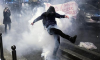 Fransa'da eylemcilere sert cezalar getiren yasa teklifi onaylandı
