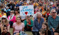 Yeni Zelanda'da on binlerce kişi terör saldırısı kurbanlarını andı