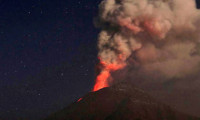 Meksika Popocatepetl Yanardağı'nda şiddetli patlama anı