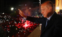 Cumhurbaşkanı Erdoğan'dan balkon konuşması: Eksiklerimizi düzelteceğiz