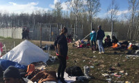 Macaristan'da sınır kamplarındaki mülteciler aç bırakılıyor