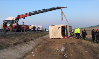 Denizli'de yolcu otobüsü devrildi: 2 ölü 34 yaralı