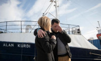 Kurtardığı 64 göçmenle 5 gündür denizde