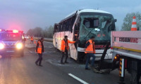 Sakarya'da yolcu otobüsü devrildi: 5'i ağır 30 yaralı