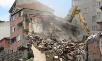 Kağıthane'de hasarlı ve riskli binalar yıkılmaya başlandı