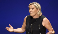 Le Pen'den Macron'a çağrı: Parlamentoyu feshet