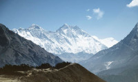 Everest'te tırmanış sezonunda 11 kişi öldü