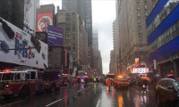 New York'ta bir helikopter gökdelene çarptı