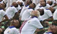 Modi 40 bin kişiyle yoga yaptı