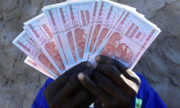 Zimbabve'de sendikalar ABD dolarıyla maaş istiyor