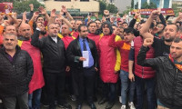 Galatasaraylı taraftarlar yönetime destek için adliyede