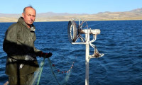Yasak kalktı, balıkçılar inci kefali için Van Gölü'ne ağlarını attı