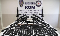 Kaçak silah ticareti şüphelileri 50 tüfekle yakalandı