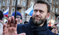 Rus muhalif Navalniy zehirlendi mi
