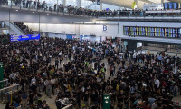 Hong Kong Havalimanı'nda uçuşlar iptal edildi
