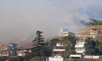 Marmara Adası'ndaki orman yangını yerleşim yerlerine sıçradı