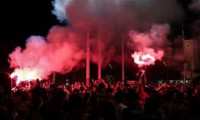 Liverpool taraftarlarından kupa kutlaması