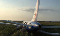 Yolcu uçağı mısır tarlasına acil iniş yaptı!