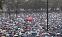 Hong Kong’da binlerce kişi yine sokaklarda