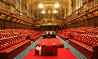 İngiltere'de Parlamento, 2. Elizabeth'in onayıyla askıya alınıyor